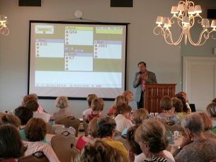 Larry lecturing to bridge students at Coral Bay Club, Atlantic Beach NC