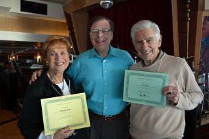 Larry Cohen and two bridge cruise winners